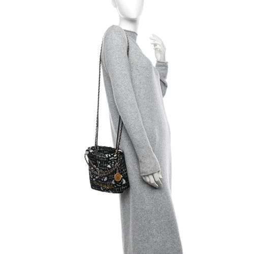 Cashmere Mini Chanel 22 Black White