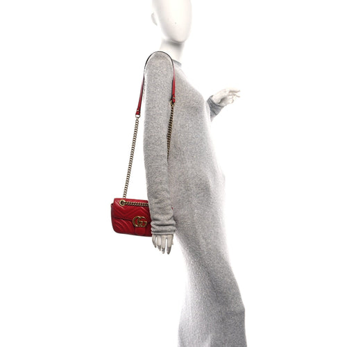 Calfskin Matelasse Small GG Marmont Shoulder Bag Hibiscus Red